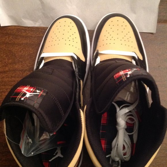 Air Jordan 1 Mid SE Men's Black/Sesame/Red Sneakers - USA Size:11 - New in Box - Picture 5 of 15